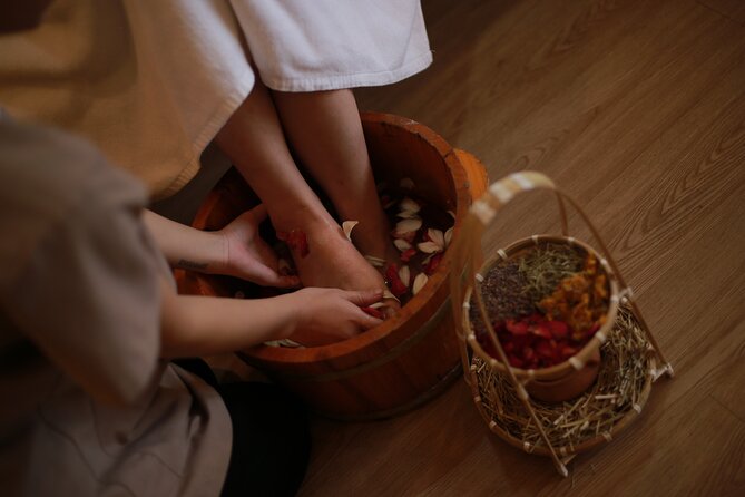 Hue Traditional Massage For Healing, 45 mins - The 15-Minute Herbal Foot Soak Inspired by the Royal Hue Court
