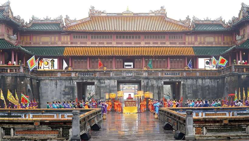 Official Hue: Dragon Boat, Imperial Citadel, & Market tour - Key points at a glance