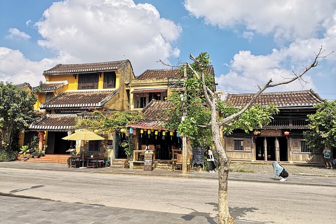 Private Car From Hue To Hoi An Old Town - Driver Experience: English, Safety, and the “Nam Factor”
