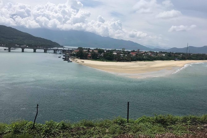 Private Car from Hue To Hoi an with English Speaking Driver - Vehicle options: picking the right car size for comfort and cost