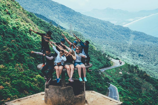 Top Gear Hai Van Pass Hue to Hoi An or Da Nang - Lang Co Beach lunch: eating with the coast in view